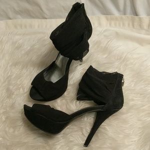 Black Heels ! Ankle Wrap Stilettos ! 7.5